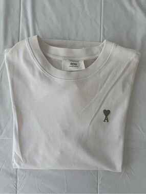 Ami Paris T-shirt size Small
